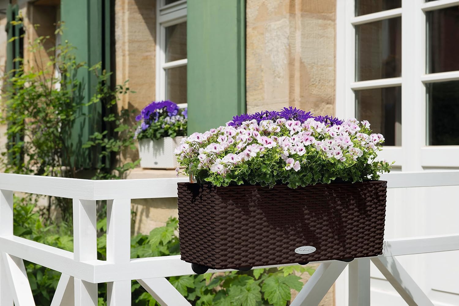 BALCONERA コテージ 50 モカ、自動給水機能付き窓 - Self-Watering Planter のレビューと価格